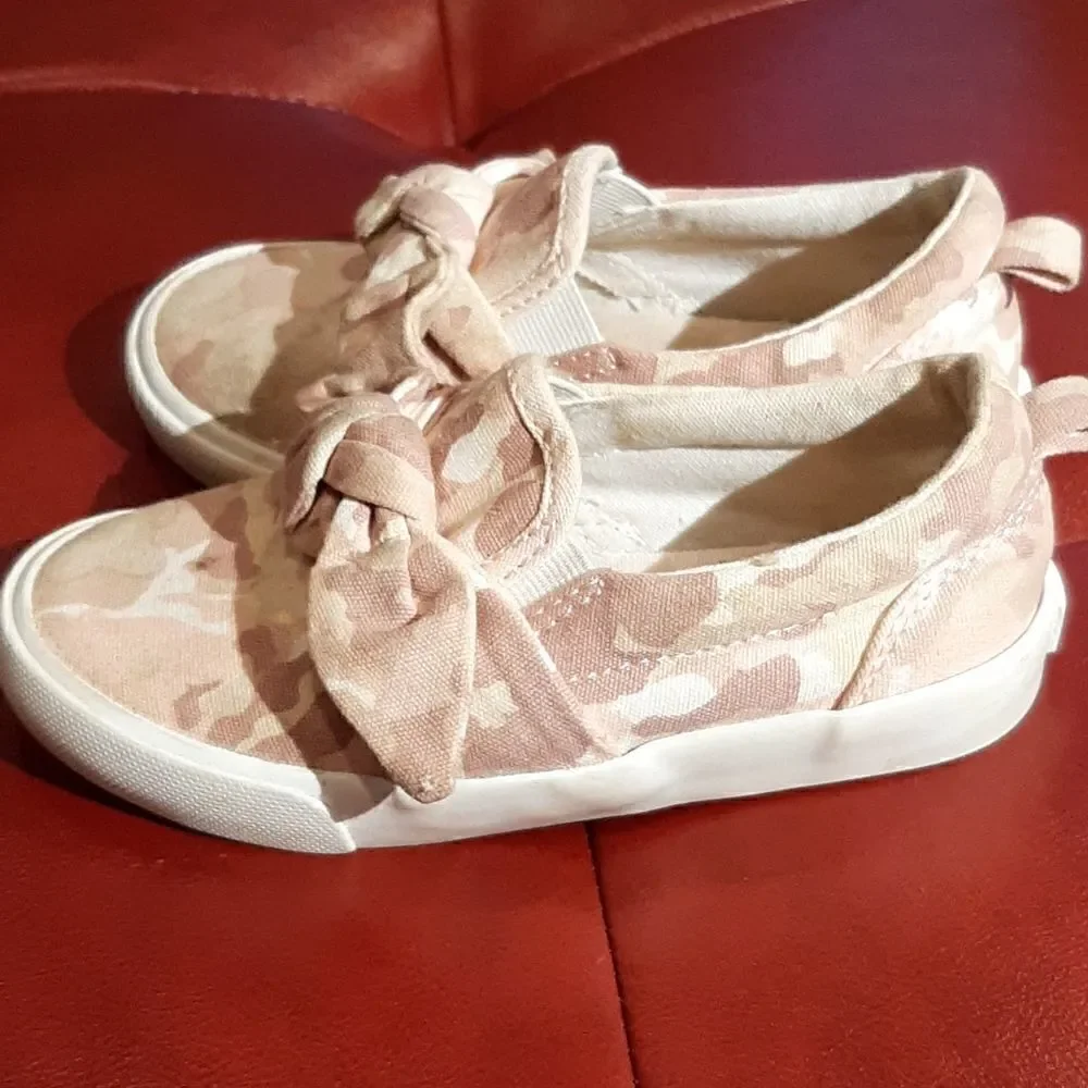 Old Navy Pink and Purple Camo Shoes with Bow